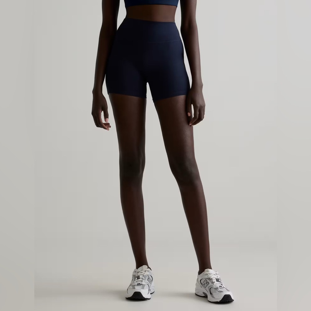 Quince - Ultra-Form Buttery Soft 4” Inseam Bike Short / Deep Navy / Medium NWT
